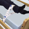 Фиксирующий ремень для ног с магнитным замком с креплением к кровати, Orliman, 1015